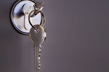 Consejos de seguridad, cierra bien las puertas con llave