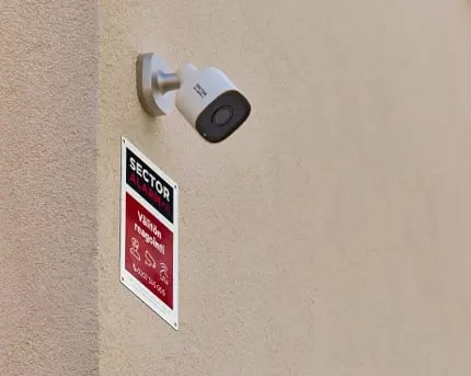 Pimeässä näkyvät kyltit ja tarrat Pimeässä näkyvät kyltit ja tarrat