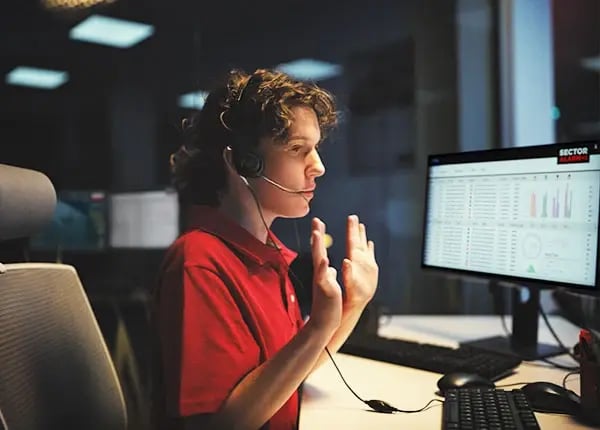 Protección 24/7 con respuesta en menos de 15 segundos Protección 24/7 con respuesta en menos de 15 segundos
