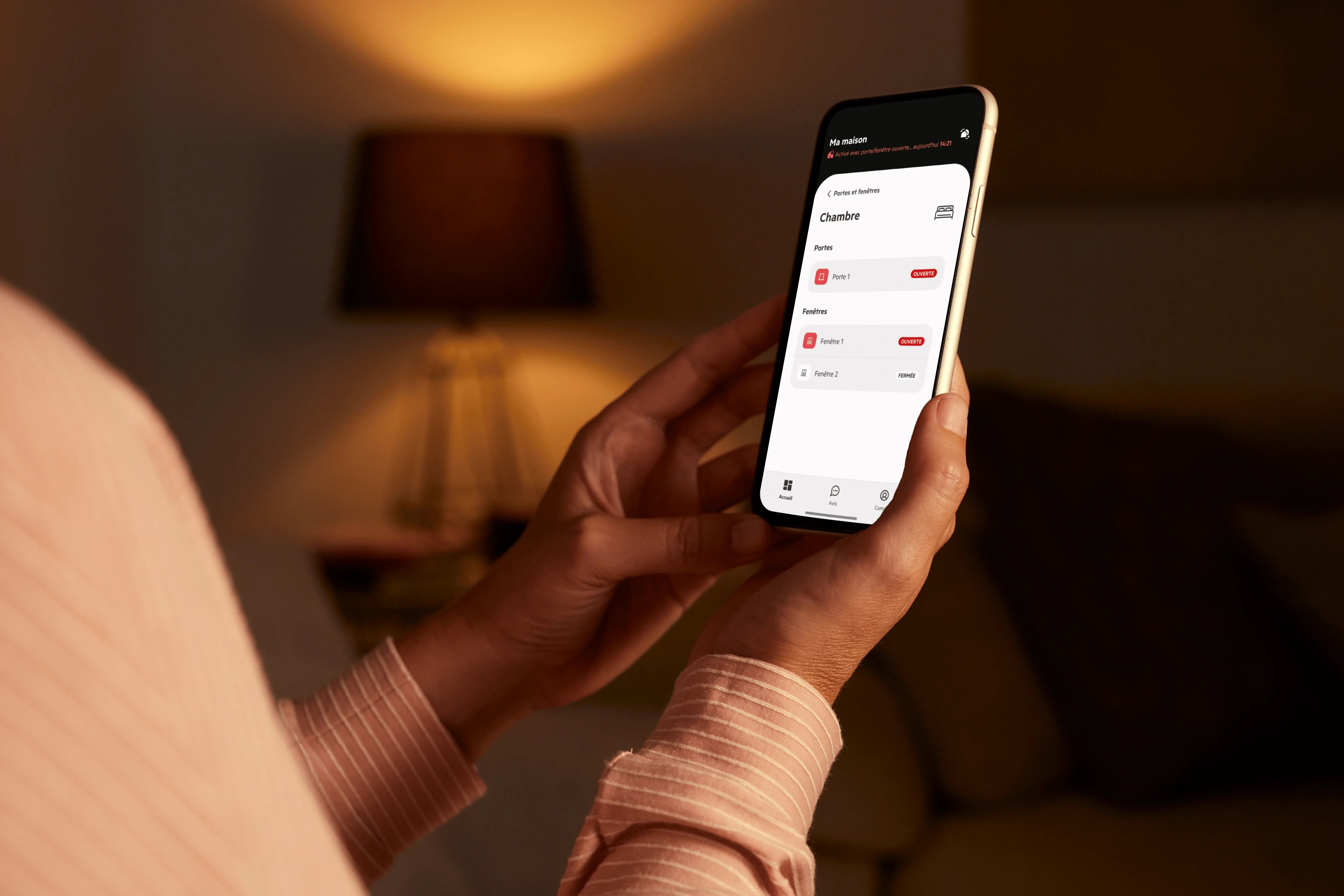 mobile_hand_light-fr-min