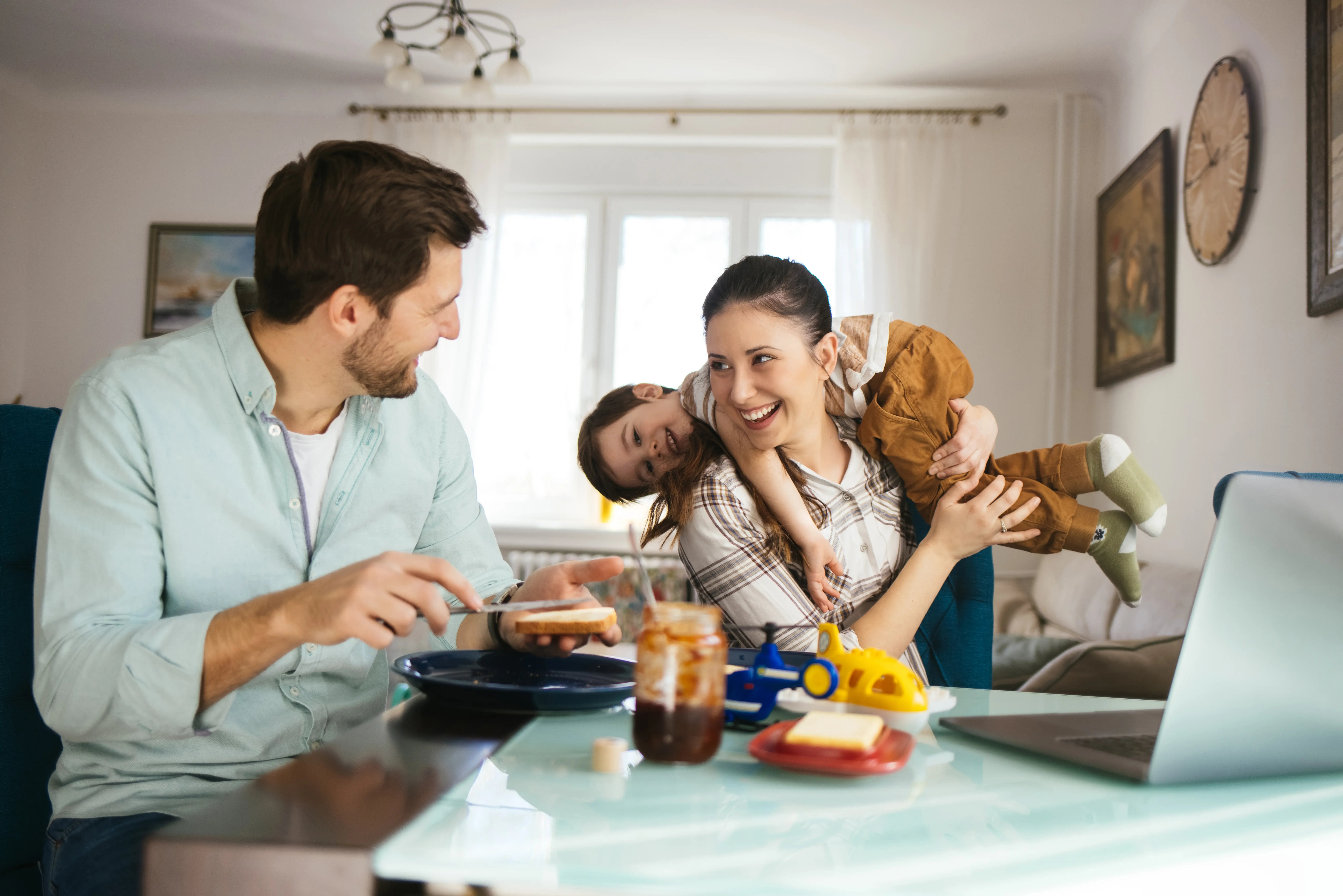 parents-and-child_breakfast