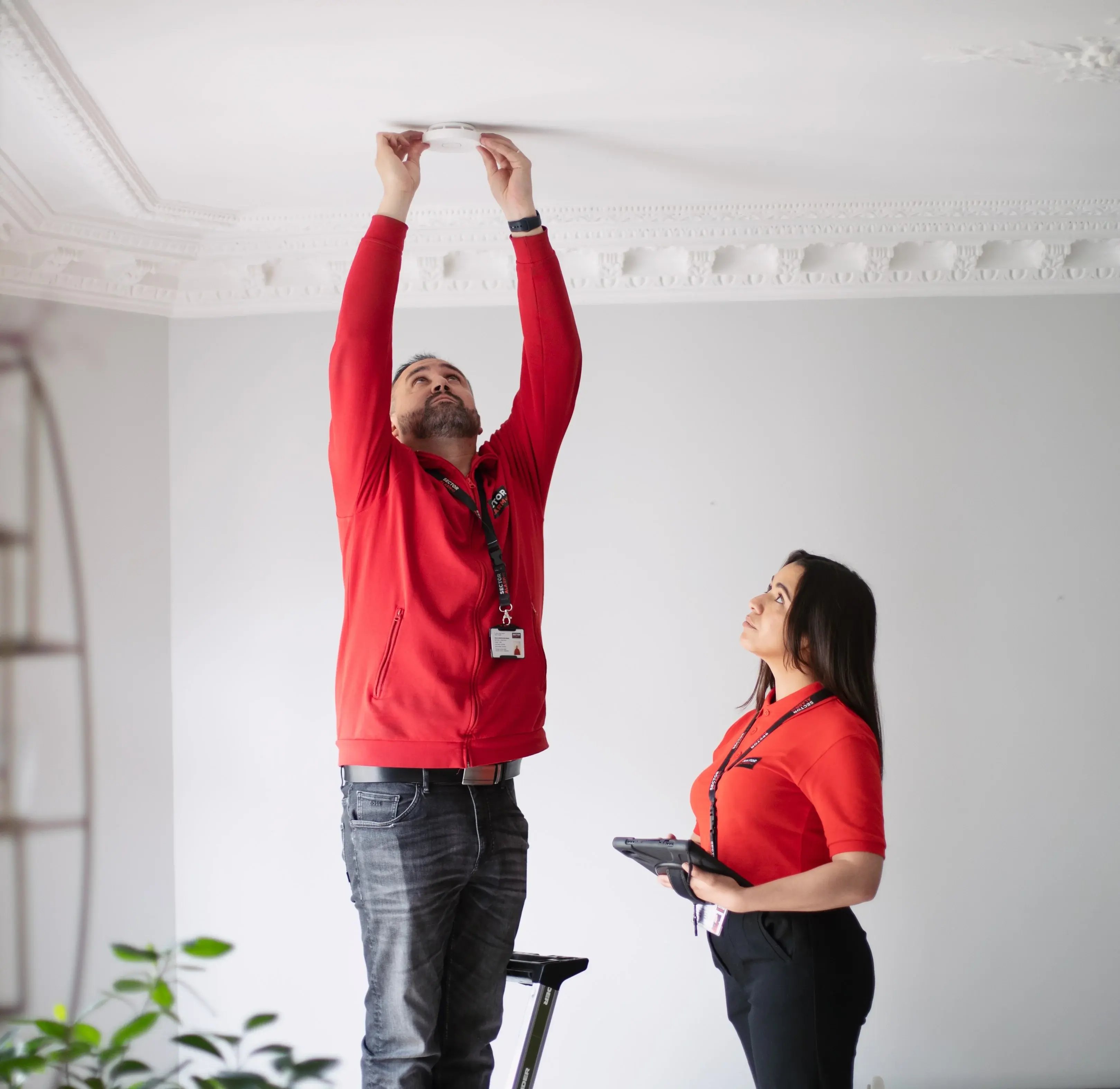 sector-alarm-installation-détecteur-de-fumée-1