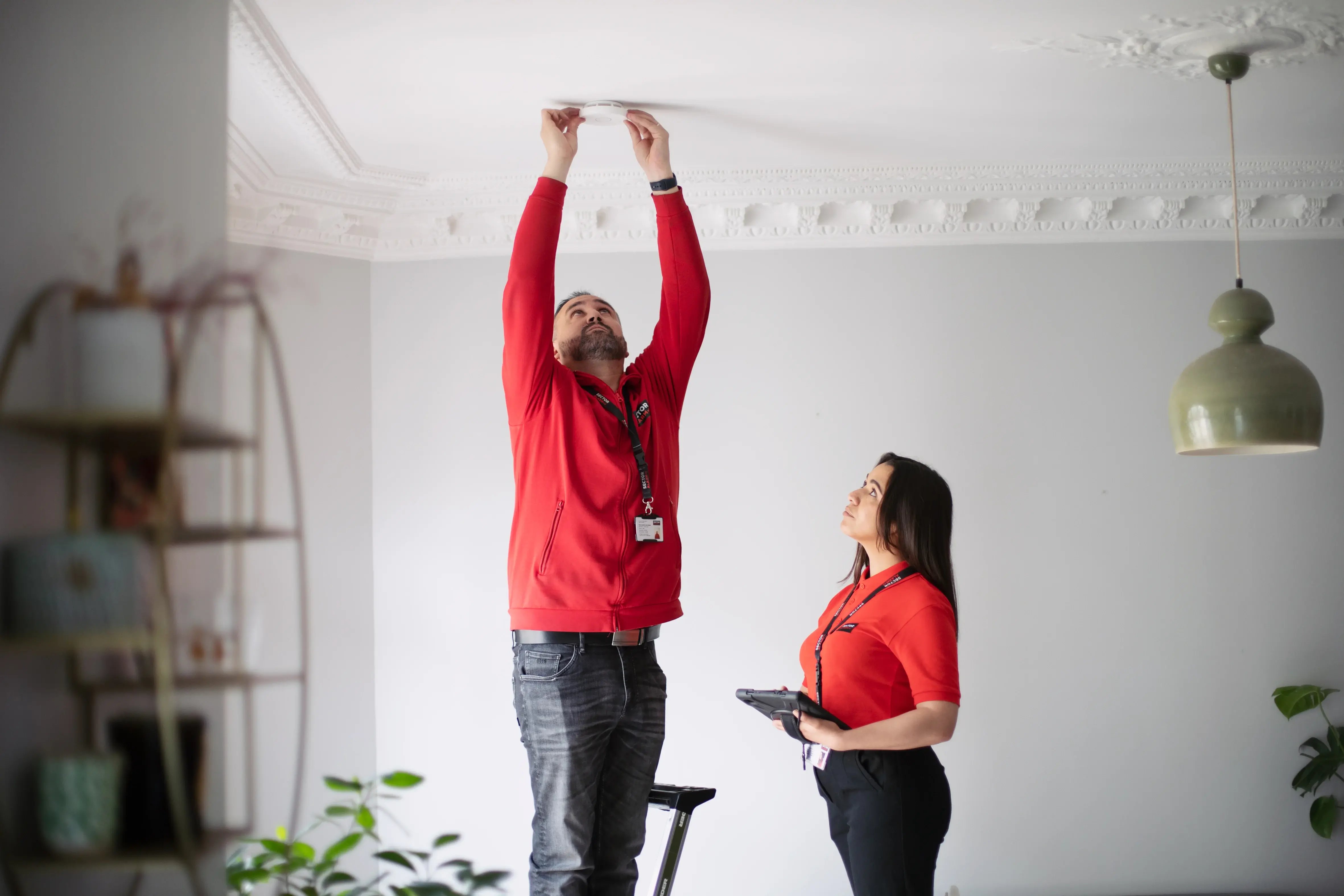 sector-alarm-installation-détecteur-de-fumée-2