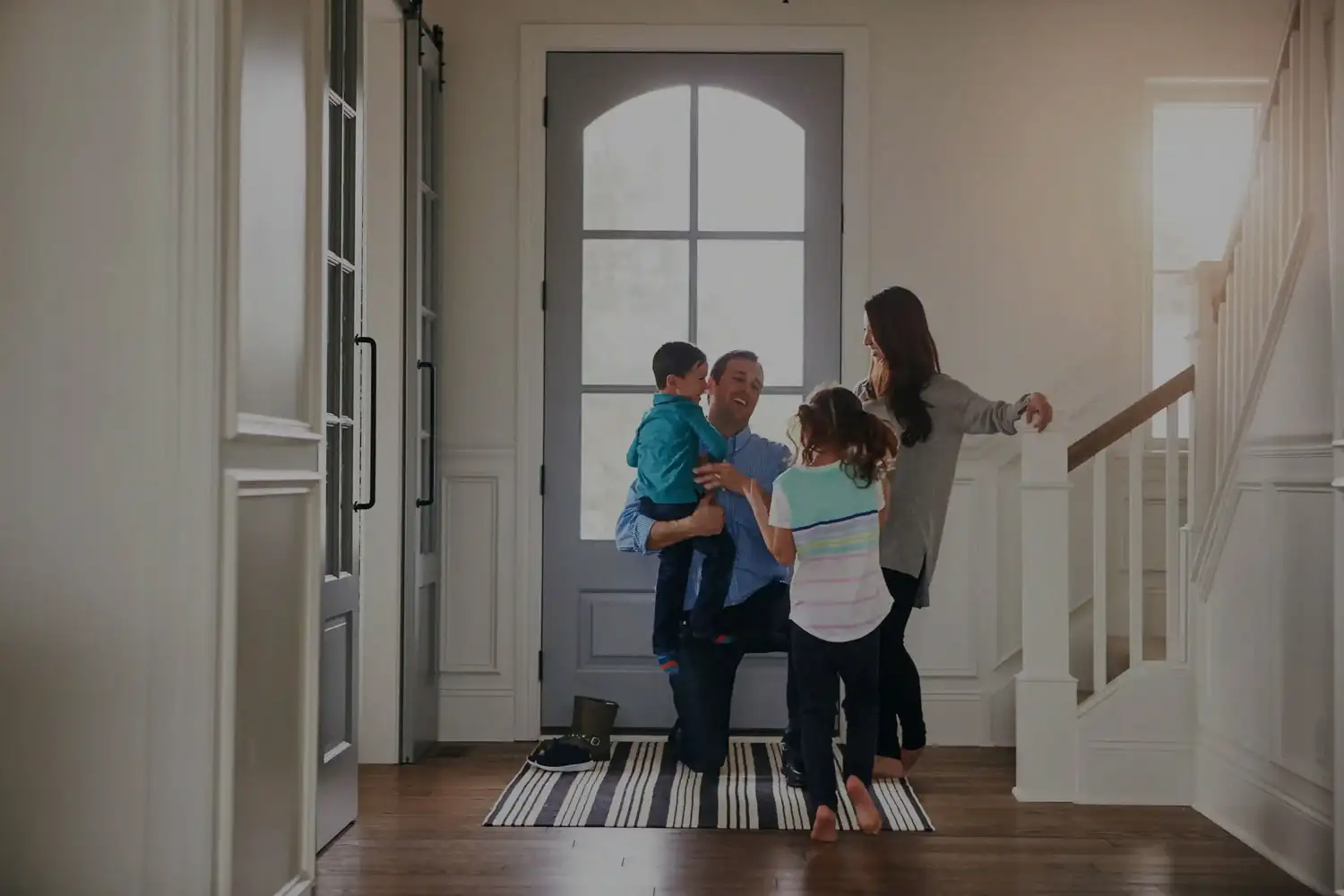 family-at-the-entrance_modern-house (1)
